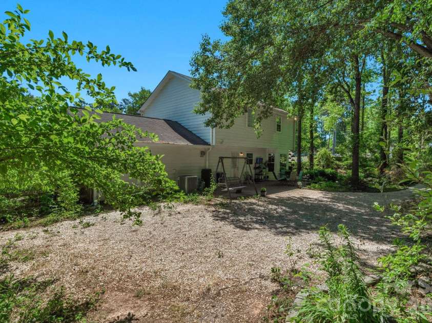 2503 Bathgate Lane, Matthews, NC 28105.  MLS# CAR4363520, YatesRealty ID 15030. 
