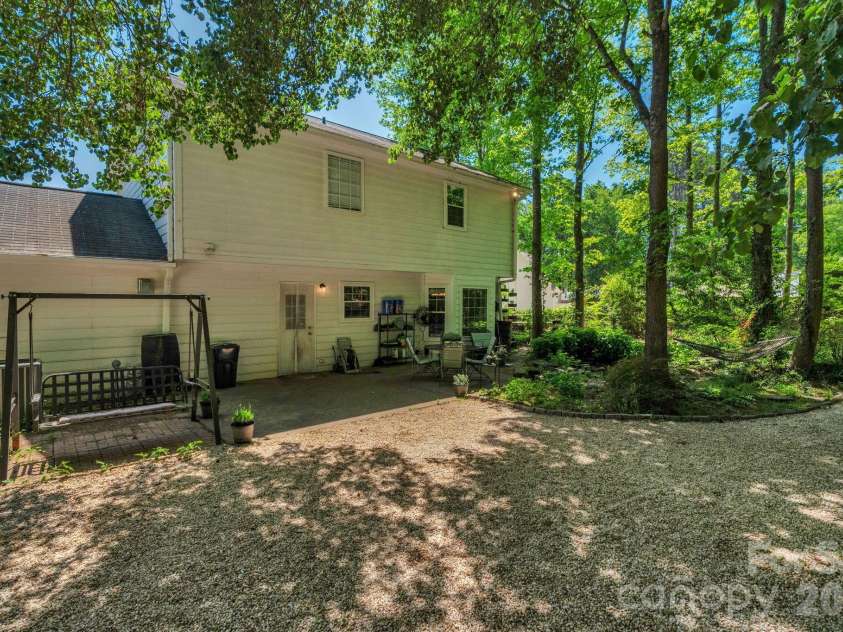 2503 Bathgate Lane, Matthews, NC 28105.  MLS# CAR4363520, YatesRealty ID 15030. 