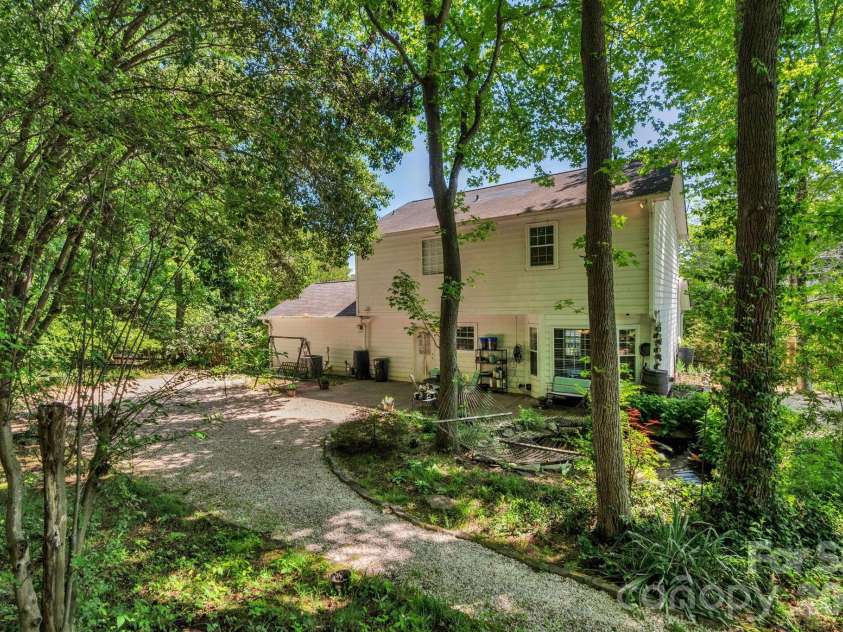 2503 Bathgate Lane, Matthews, NC 28105.  MLS# CAR4363520, YatesRealty ID 15030. 