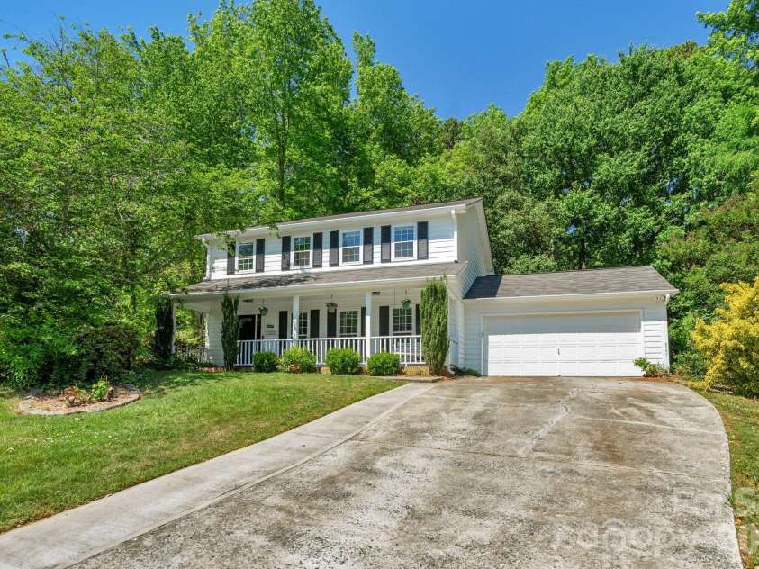 2503 Bathgate Lane, Matthews, NC 28105.  MLS# CAR4363520, YatesRealty ID 15030. 