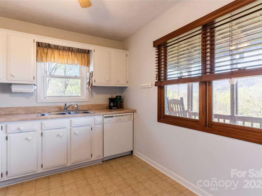 96 Winding Way, Canton, NC 28716.  MLS# CAR4248874, YatesRealty ID 15030. 