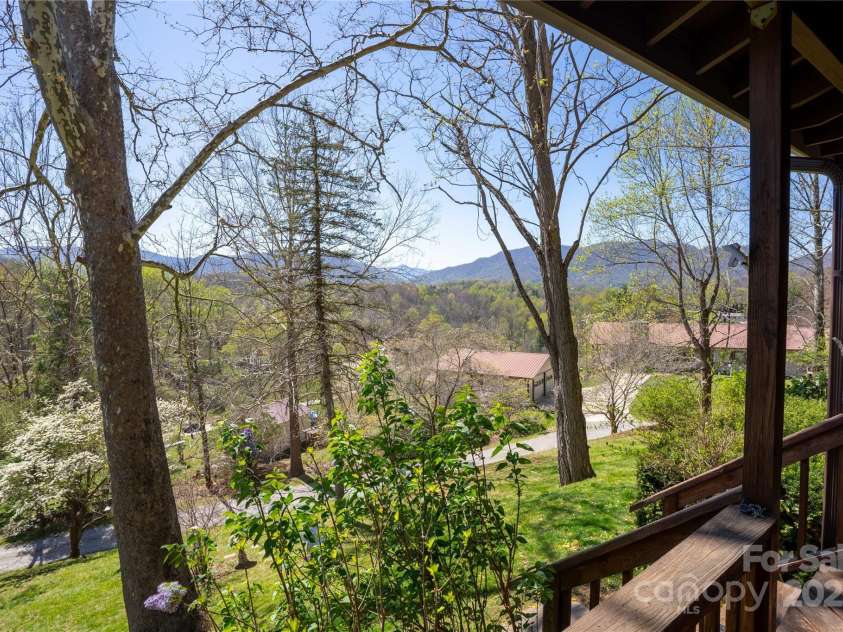 96 Winding Way, Canton, NC 28716.  MLS# CAR4248874, YatesRealty ID 15030. 