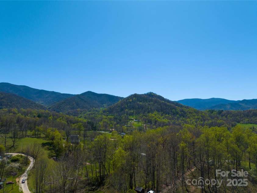 96 Winding Way, Canton, NC 28716.  MLS# CAR4248874, YatesRealty ID 15030. 