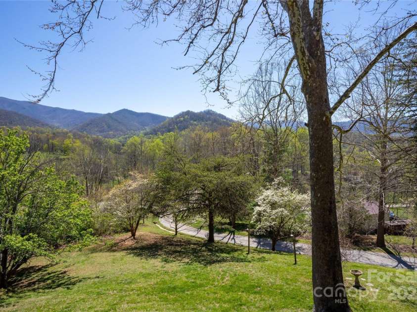 96 Winding Way, Canton, NC 28716.  MLS# CAR4248874, YatesRealty ID 15030. 