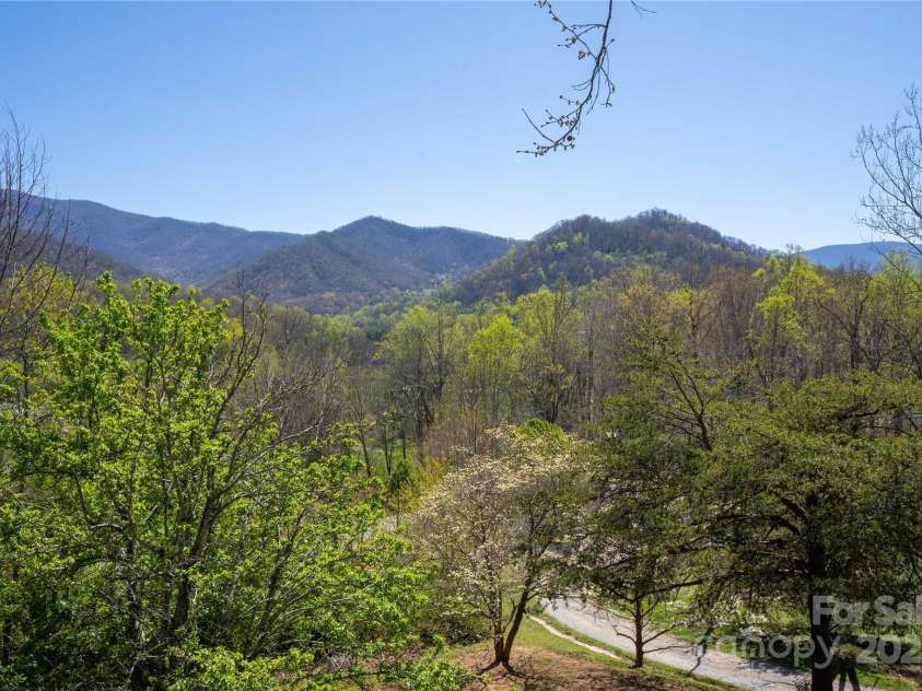 96 Winding Way, Canton, NC 28716.  MLS# CAR4248874, YatesRealty ID 15030. 