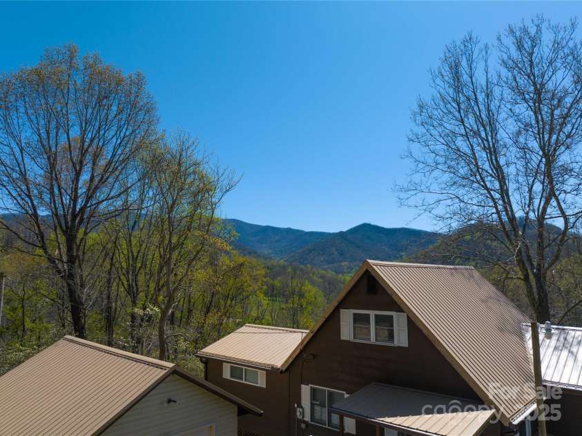 96 Winding Way, Canton, NC 28716.  MLS# CAR4248874, YatesRealty ID 15030. 