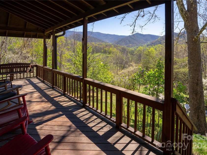 96 Winding Way, Canton, NC 28716.  MLS# CAR4248874, YatesRealty ID 15030. Front Porch