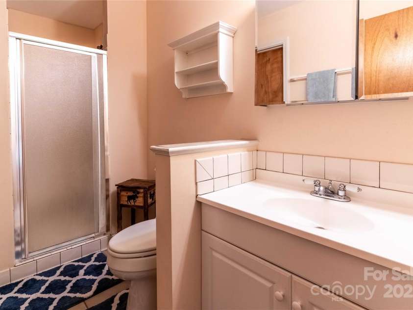 96 Winding Way, Canton, NC 28716.  MLS# CAR4248874, YatesRealty ID 15030. Main Bathroom