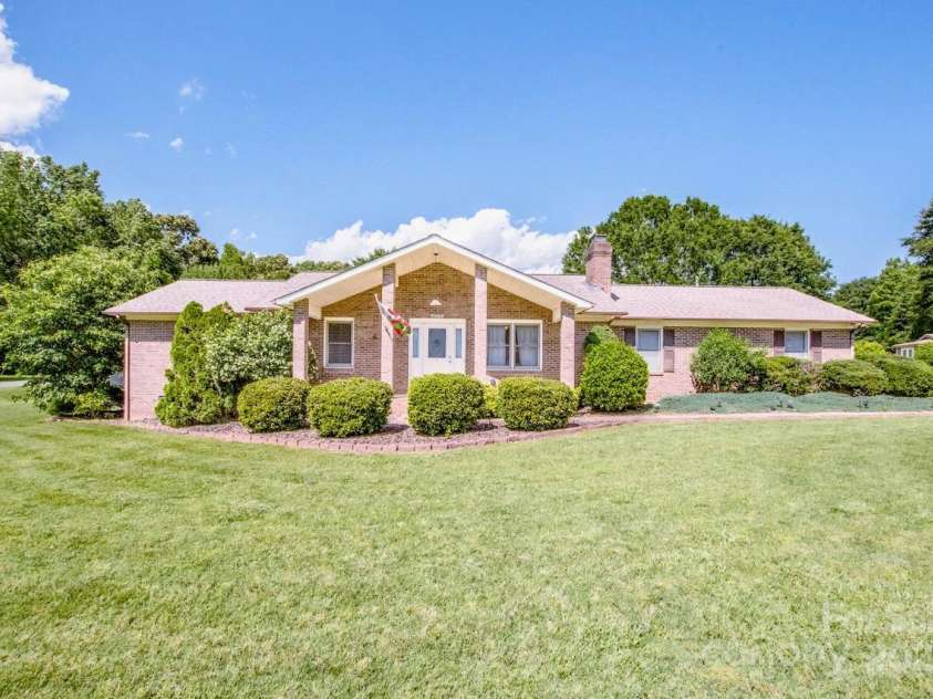 2078 Valley View Lane, Lincolnton, NC 28092.  MLS# CAR4263456, YatesRealty ID 15031. 