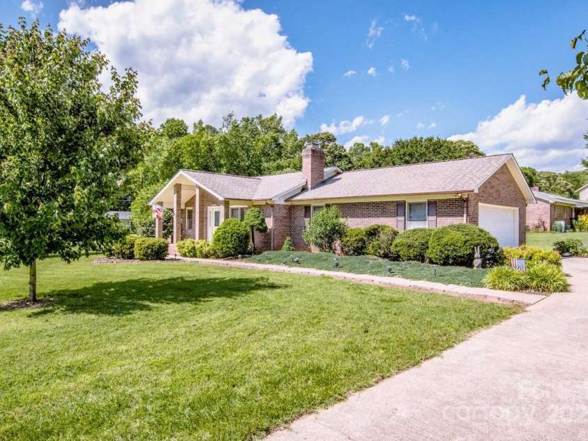 2078 Valley View Lane, Lincolnton, NC 28092.  MLS# CAR4263456, YatesRealty ID 15031. 