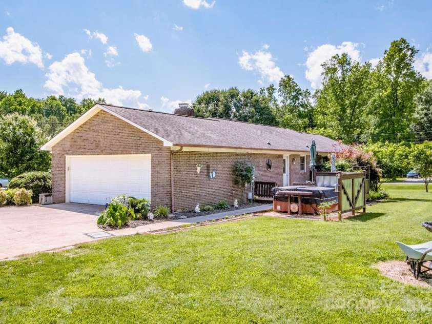 2078 Valley View Lane, Lincolnton, NC 28092.  MLS# CAR4263456, YatesRealty ID 15031. 