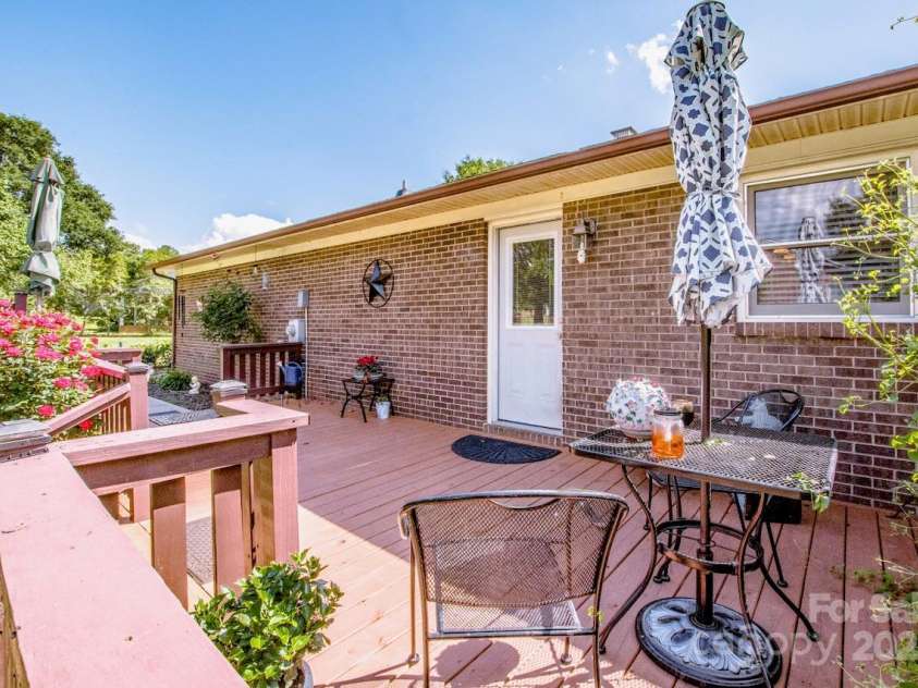 2078 Valley View Lane, Lincolnton, NC 28092.  MLS# CAR4263456, YatesRealty ID 15031. 