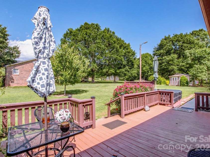 2078 Valley View Lane, Lincolnton, NC 28092.  MLS# CAR4263456, YatesRealty ID 15031. 