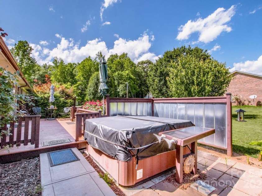 2078 Valley View Lane, Lincolnton, NC 28092.  MLS# CAR4263456, YatesRealty ID 15031. 