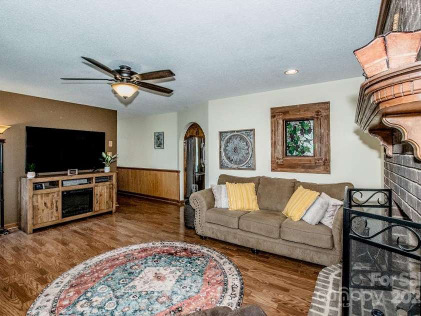 2078 Valley View Lane, Lincolnton, NC 28092.  MLS# CAR4263456, YatesRealty ID 15031. 