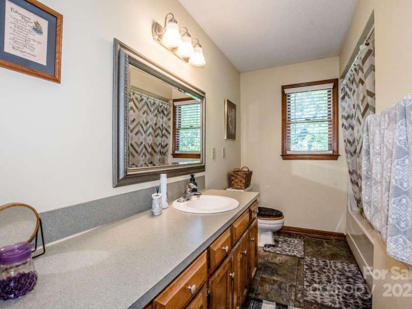 2078 Valley View Lane, Lincolnton, NC 28092.  MLS# CAR4263456, YatesRealty ID 15031. Primary bath