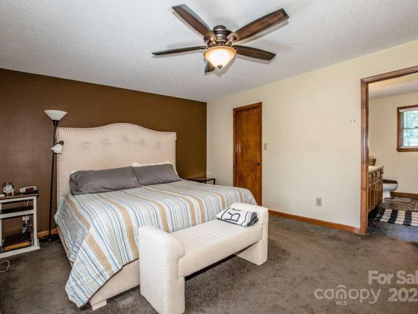 2078 Valley View Lane, Lincolnton, NC 28092.  MLS# CAR4263456, YatesRealty ID 15031. Primary br