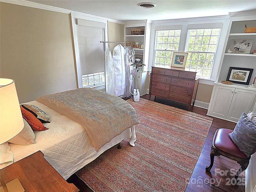 1051 14th Avenue Drive, Hickory, NC 28601.  MLS# CAR4260790, YatesRealty ID 15033. 