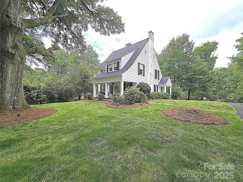 1051 14th Avenue Drive, Hickory, NC 28601.  MLS# CAR4260790, YatesRealty ID 15033. 