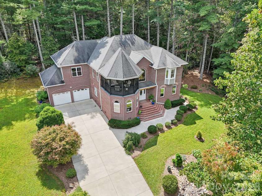 15 Madelyn Lane, Fairview, NC 28730.  MLS# CAR4302295, YatesRealty ID 15033. 