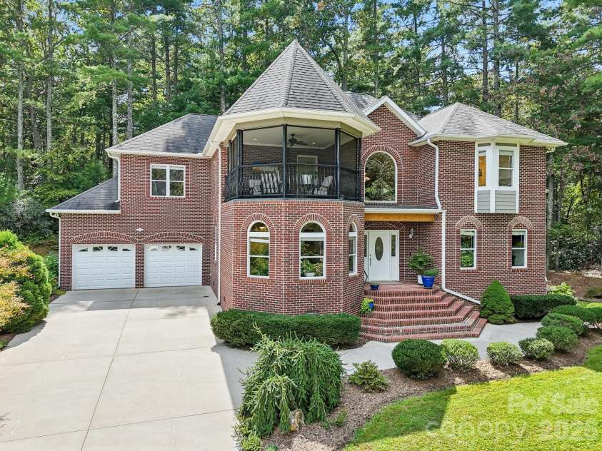 15 Madelyn Lane, Fairview, NC 28730.  MLS# CAR4302295, YatesRealty ID 15033. 