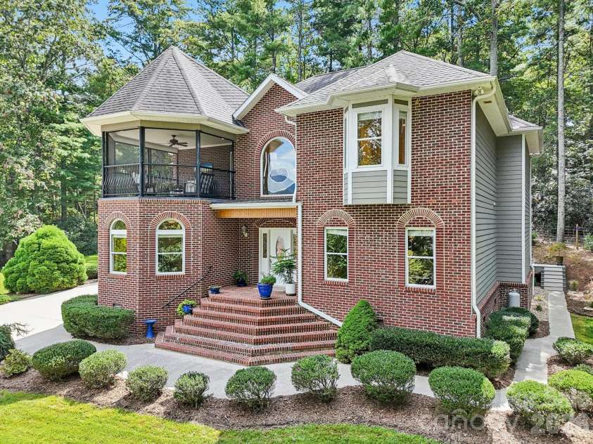 15 Madelyn Lane, Fairview, NC 28730.  MLS# CAR4302295, YatesRealty ID 15033. 