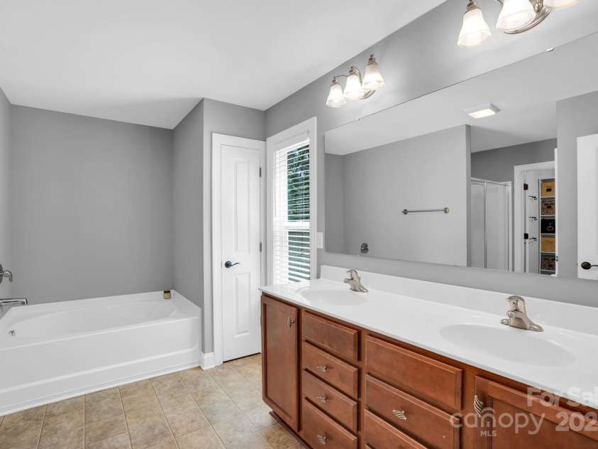 2417 Labelle Drive, Waxhaw, NC 28173.  MLS# CAR4248327, YatesRealty ID 15034. 