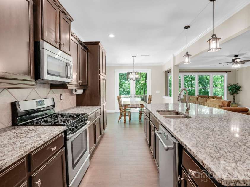 2417 Labelle Drive, Waxhaw, NC 28173.  MLS# CAR4248327, YatesRealty ID 15034. 