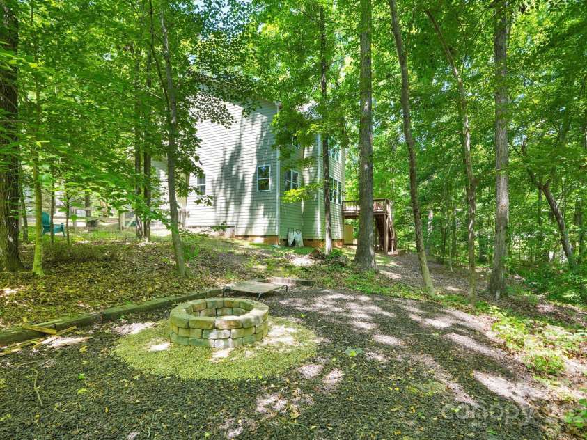 2417 Labelle Drive, Waxhaw, NC 28173.  MLS# CAR4248327, YatesRealty ID 15034. 