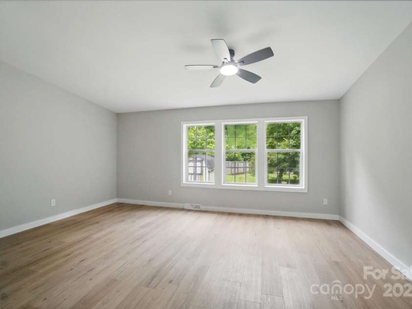 12382 Ritchie Road, Midland, NC 28107.  MLS# CAR4258214, YatesRealty ID 15036. Family Room-1