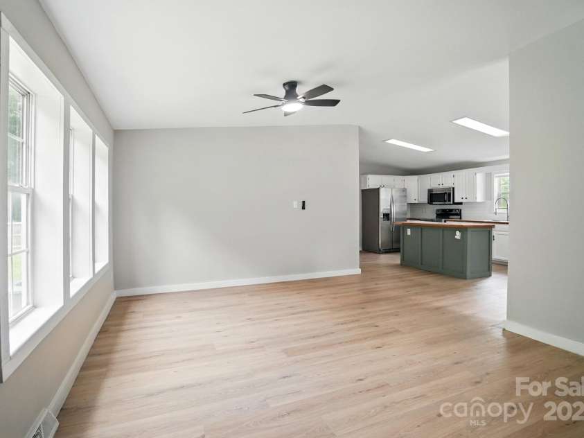 12382 Ritchie Road, Midland, NC 28107.  MLS# CAR4258214, YatesRealty ID 15036. Family Room-2