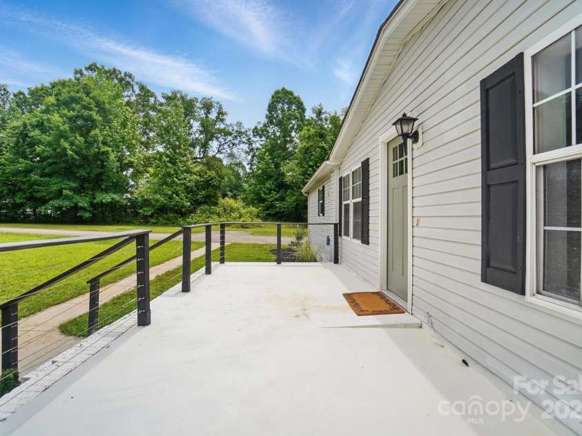 12382 Ritchie Road, Midland, NC 28107.  MLS# CAR4258214, YatesRealty ID 15036. Front Porch