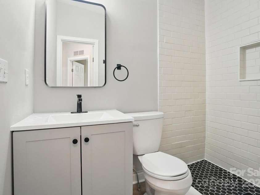 12382 Ritchie Road, Midland, NC 28107.  MLS# CAR4258214, YatesRealty ID 15036. Hall Full Bath