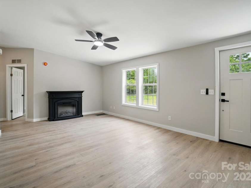 12382 Ritchie Road, Midland, NC 28107.  MLS# CAR4258214, YatesRealty ID 15036. Living Room