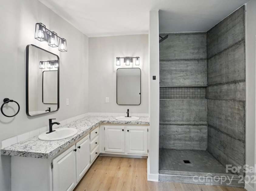 12382 Ritchie Road, Midland, NC 28107.  MLS# CAR4258214, YatesRealty ID 15036. Primary Bathroom