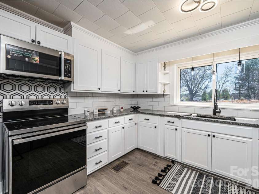2088 Stamey Road, Hudson, NC 28638.  MLS# CAR4360859, YatesRealty ID 15036. New Range and Fridge