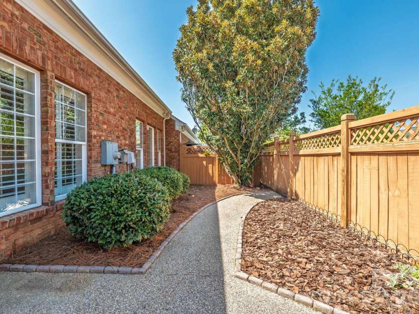 10879 Rogalla Drive, Charlotte, NC 28277.  MLS# CAR4350330, YatesRealty ID 15037. 