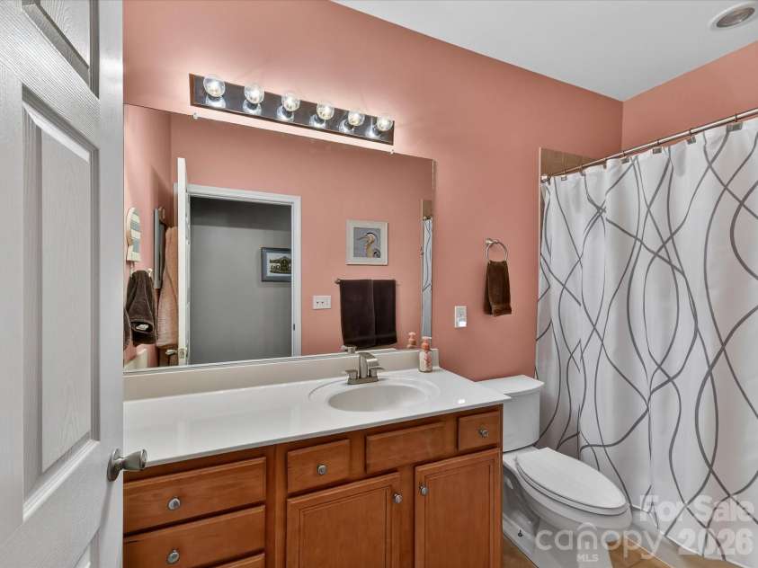 8665 Edinburgh Square Drive, Cornelius, NC 28031.  MLS# CAR4357240, YatesRealty ID 15038. Bright full bath featuring a spacious vanity, updated lighting, and a convenient tub/shower combination.