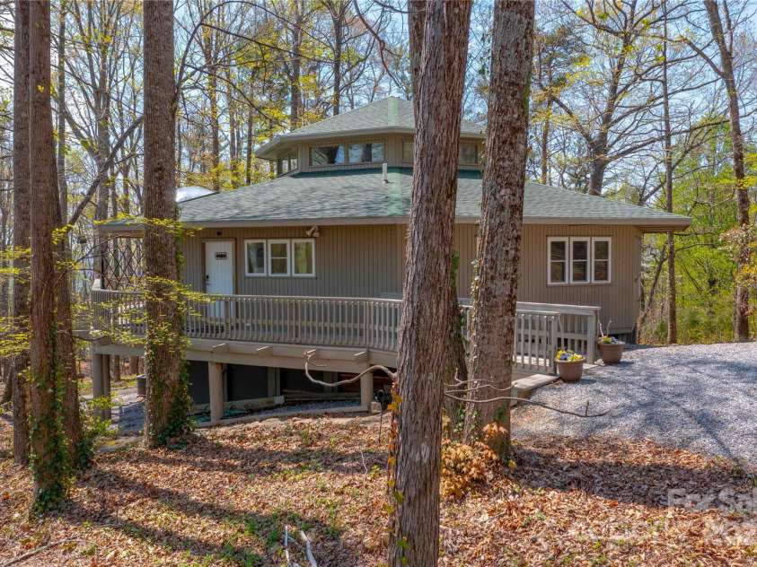 39 Tatham Road, Hendersonville, NC 28792.  MLS# CAR4249266, YatesRealty ID 15039. 