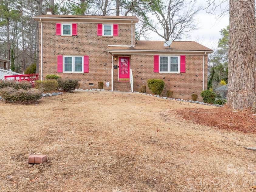 611 Park Avenue, Roanoke Rapids, NC 27870.  MLS# CAR4347477, YatesRealty ID 15039. 