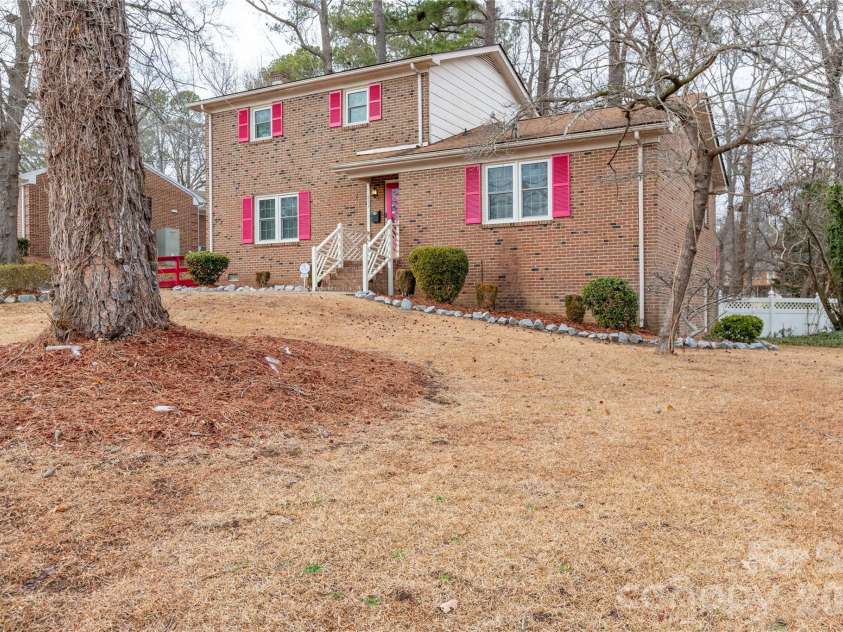 611 Park Avenue, Roanoke Rapids, NC 27870.  MLS# CAR4347477, YatesRealty ID 15039. 