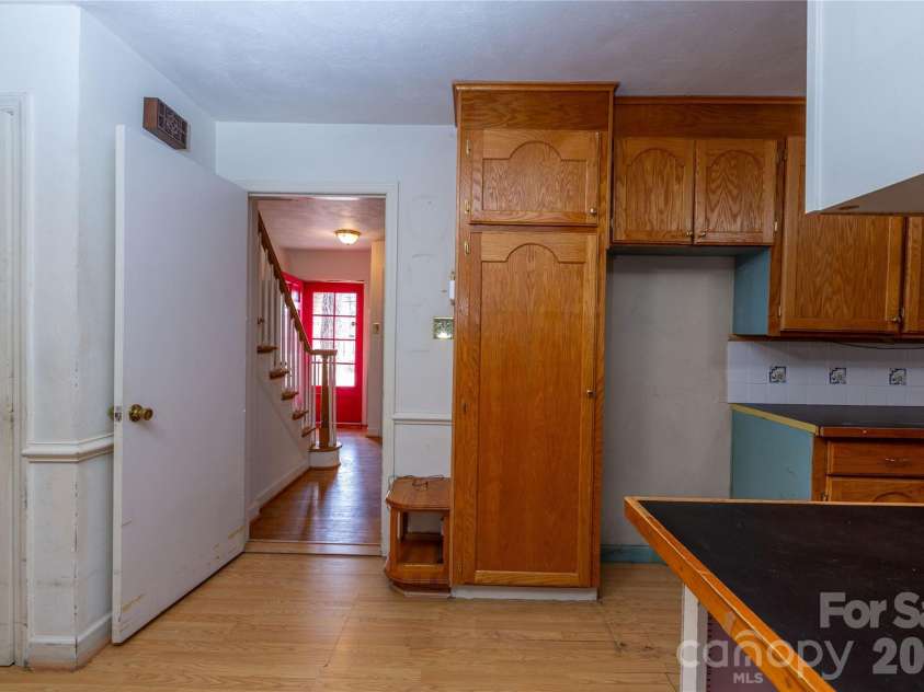 611 Park Avenue, Roanoke Rapids, NC 27870.  MLS# CAR4347477, YatesRealty ID 15039. 