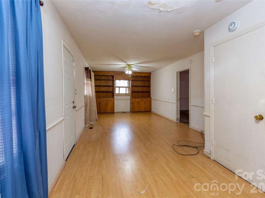 611 Park Avenue, Roanoke Rapids, NC 27870.  MLS# CAR4347477, YatesRealty ID 15039. 