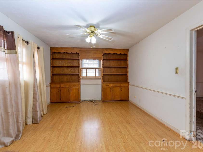 611 Park Avenue, Roanoke Rapids, NC 27870.  MLS# CAR4347477, YatesRealty ID 15039. 