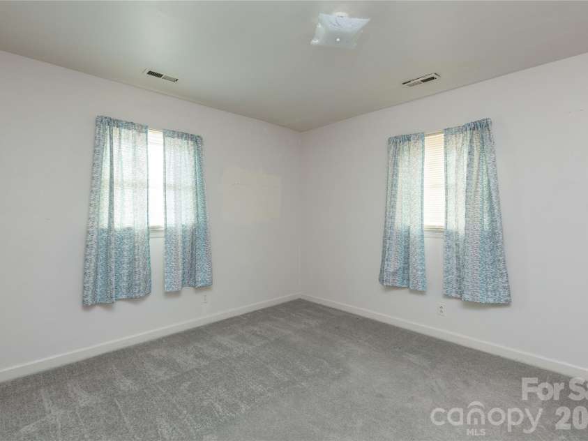 611 Park Avenue, Roanoke Rapids, NC 27870.  MLS# CAR4347477, YatesRealty ID 15039. 