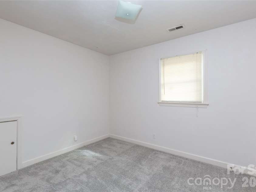 611 Park Avenue, Roanoke Rapids, NC 27870.  MLS# CAR4347477, YatesRealty ID 15039. 