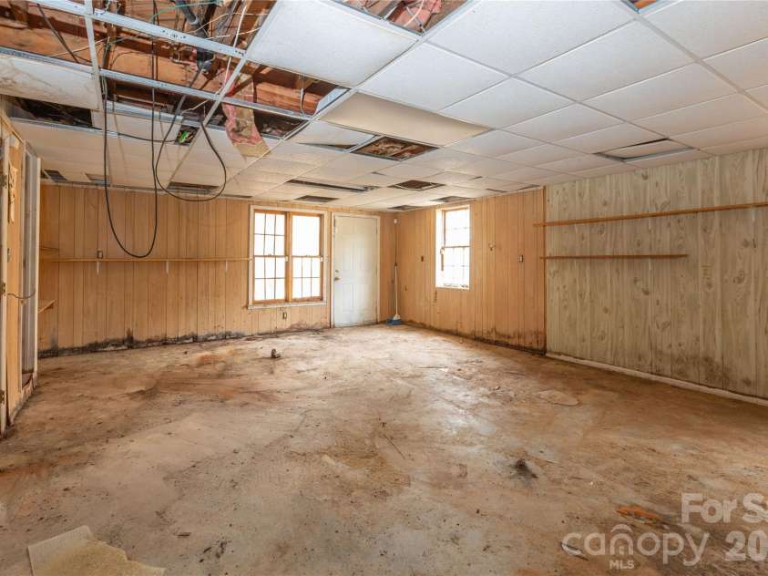 611 Park Avenue, Roanoke Rapids, NC 27870.  MLS# CAR4347477, YatesRealty ID 15039. 