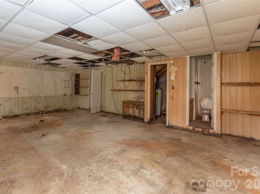 611 Park Avenue, Roanoke Rapids, NC 27870.  MLS# CAR4347477, YatesRealty ID 15039. 
