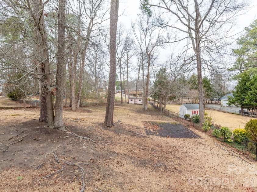 611 Park Avenue, Roanoke Rapids, NC 27870.  MLS# CAR4347477, YatesRealty ID 15039. 