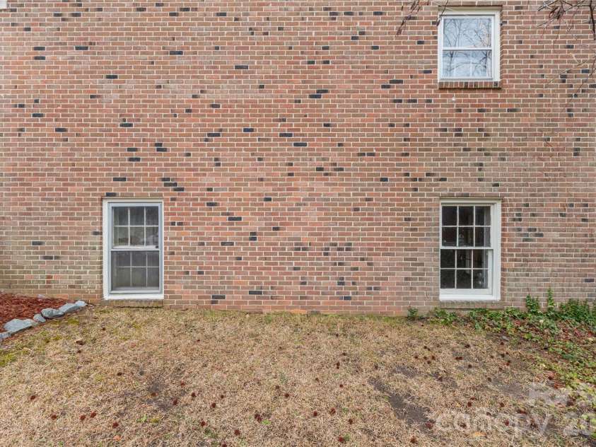 611 Park Avenue, Roanoke Rapids, NC 27870.  MLS# CAR4347477, YatesRealty ID 15039. 